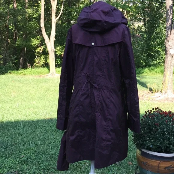 Cole Haan Back Bow Packable Hooded Raincoat - Picture 3 of 8